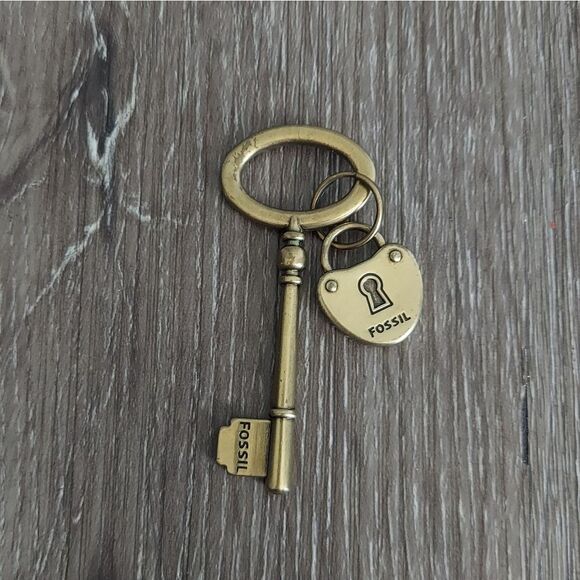 Fossil Brass Key and Lock Keychain - Picture 1 of 2